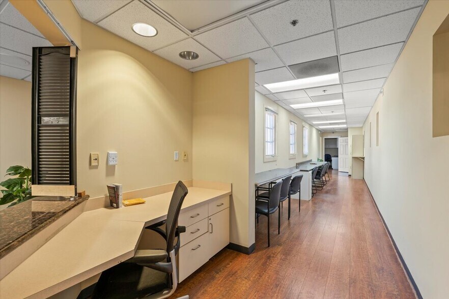 More Photos Of 10 Harris Ct, Monterey Medical For Sale