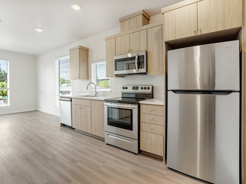More Photos Of 4780 SE Belmont St, Portland Storefront Retail Residential For Lease