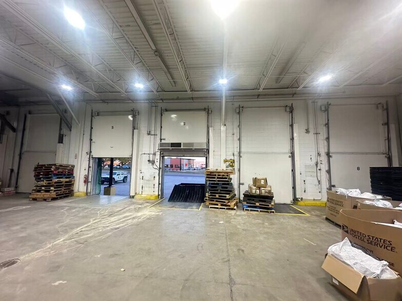 More Photos Of 17655 Cumberland Rd, Noblesville Warehouse For Lease