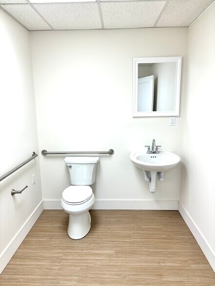 More Photos Of 619A Dalton St, Emmaus Medical For Lease