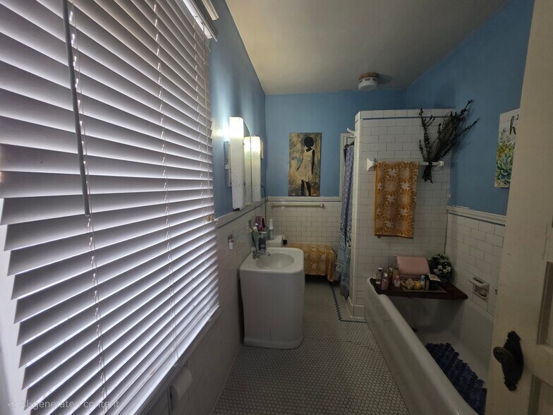 More Photos Of 1451 E Market St, Warren Medical For Sale