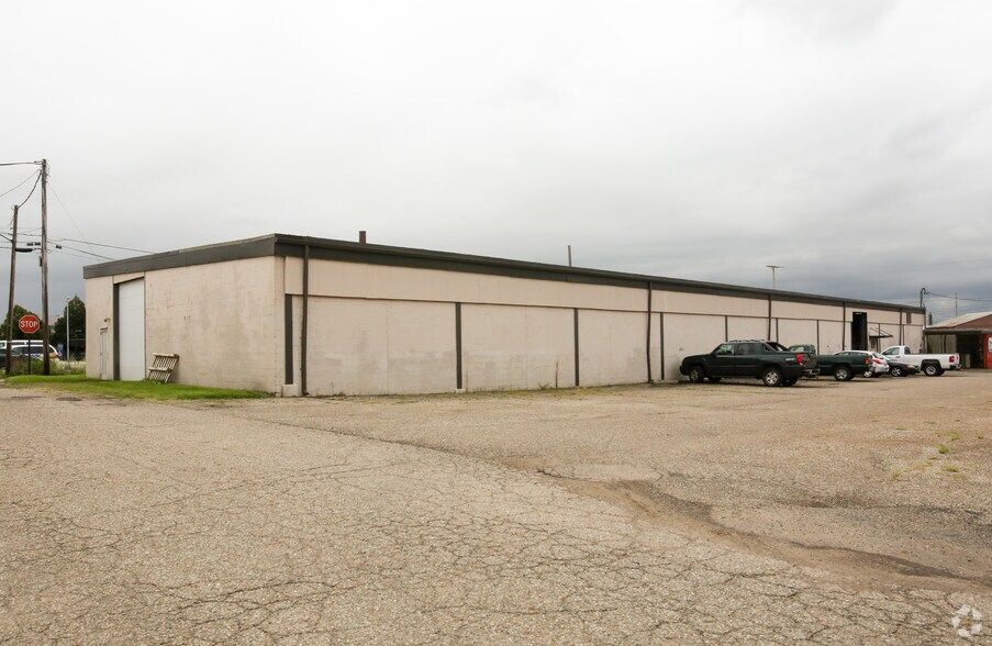 More Photos Of 207 9th St SW, Canton Warehouse For Sale