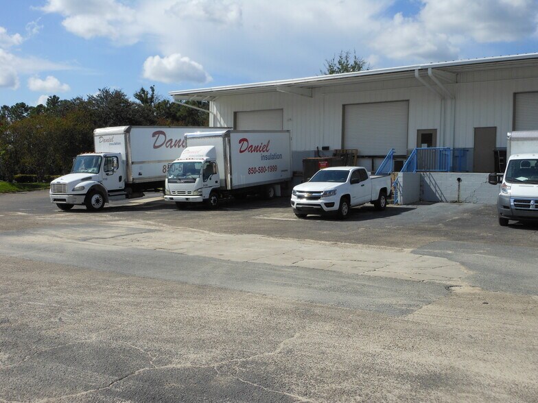 More Photos Of 572-2 Appleyard Dr, Tallahassee Warehouse For Lease