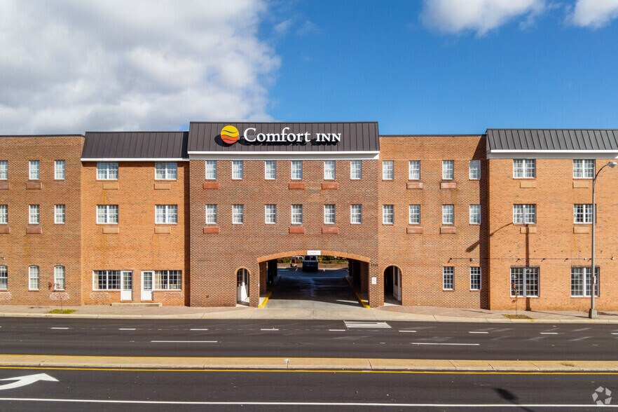 More Photos Of 1211 N Glebe Rd, Arlington Hotel For Lease