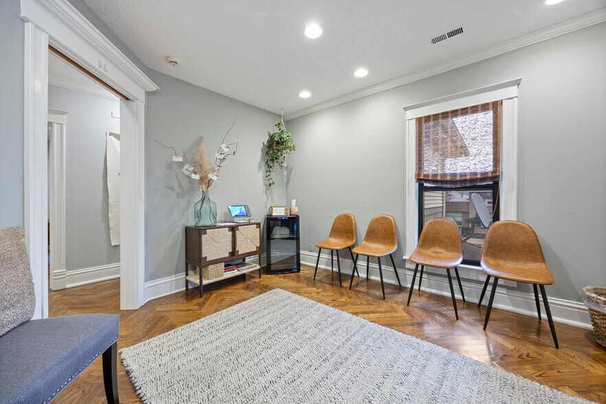 More Photos Of 121 N Washington St, Naperville Medical For Lease