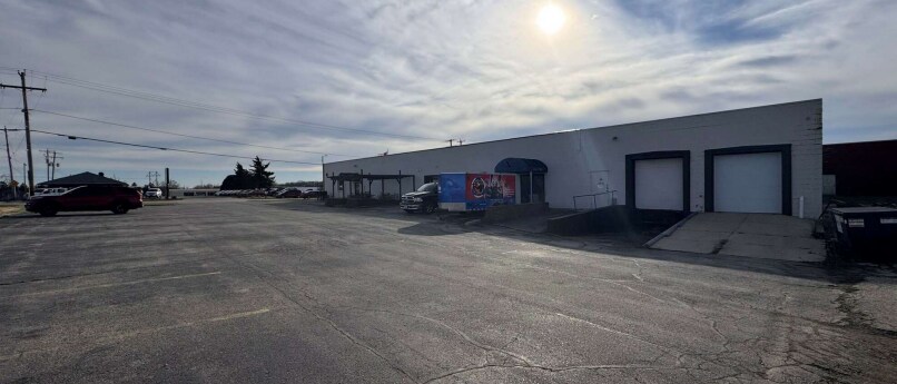 More Photos Of 925 Milwaukee Ave, Burlington Light Distribution For Sale