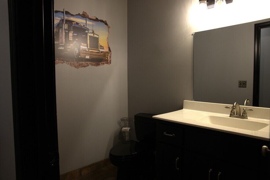 More Photos Of 101 W Shrader St, Liberty Manufacturing For Lease