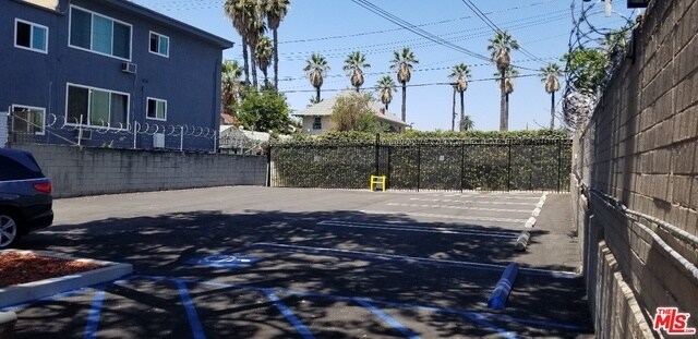 More Photos Of 1021 S Union Ave, Los Angeles Office Residential For Lease