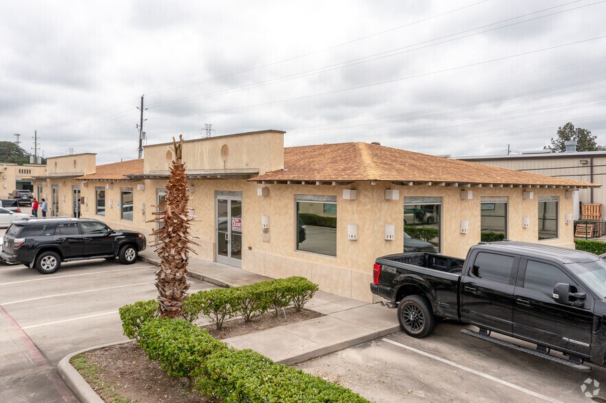 More Photos Of 25329 Budde Rd, The Woodlands Medical For Sale