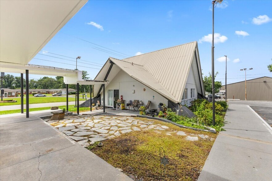 More Photos Of 15589 Lee Hwy, Bristol Apartments For Sale