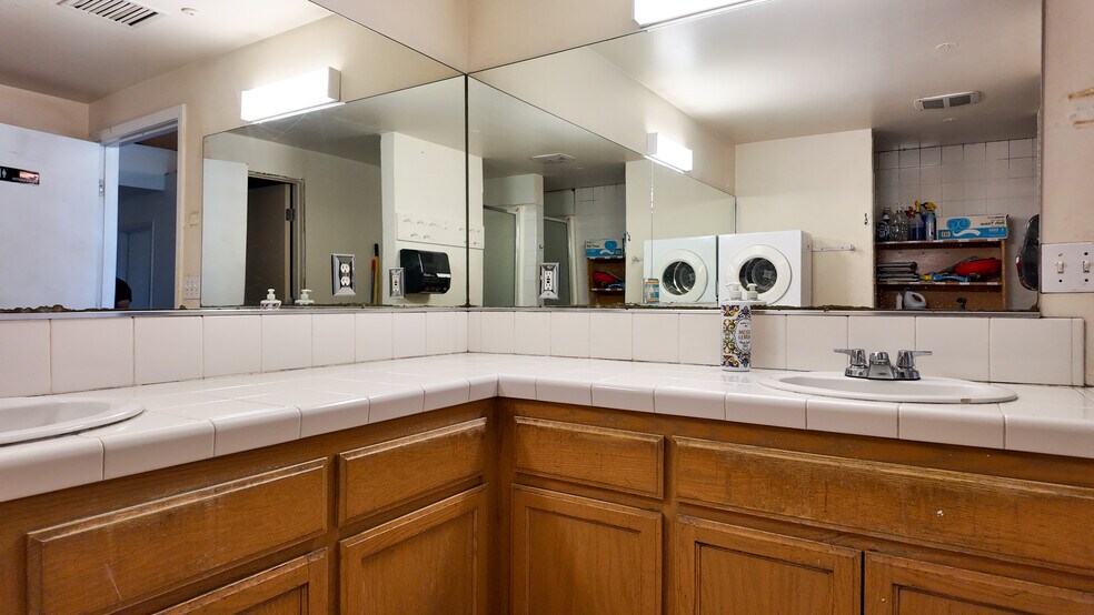 More Photos Of 11984 Santa Fe Ave, Lynwood Specialty For Sale