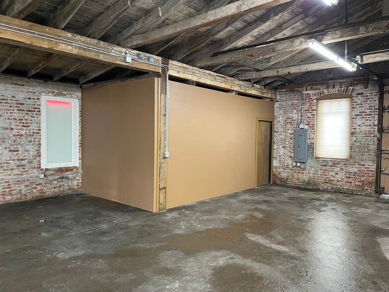 More Photos Of 1517 E Sprague Ave, Spokane Storefront Retail Office For Sale