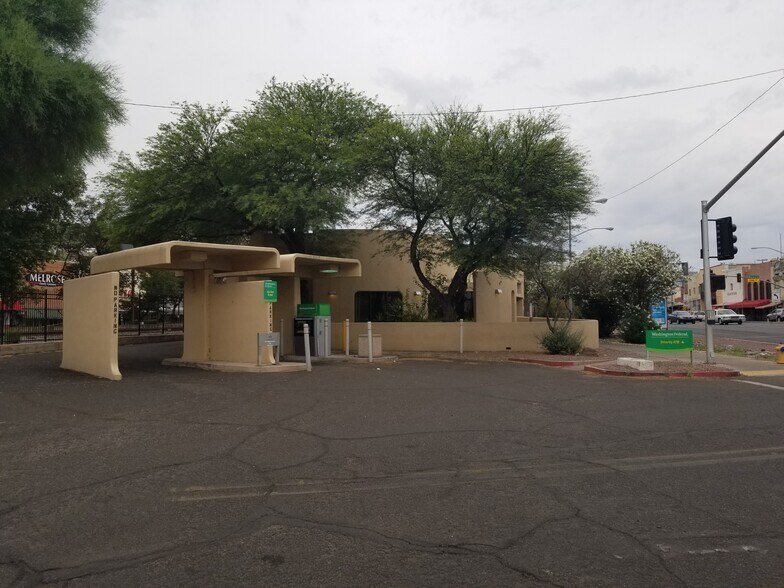 More Photos Of 112 N Grand Ave, Nogales General Retail For Sale