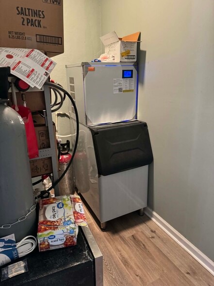 More Photos Of 239 Main St, Bluff City Restaurant For Sale