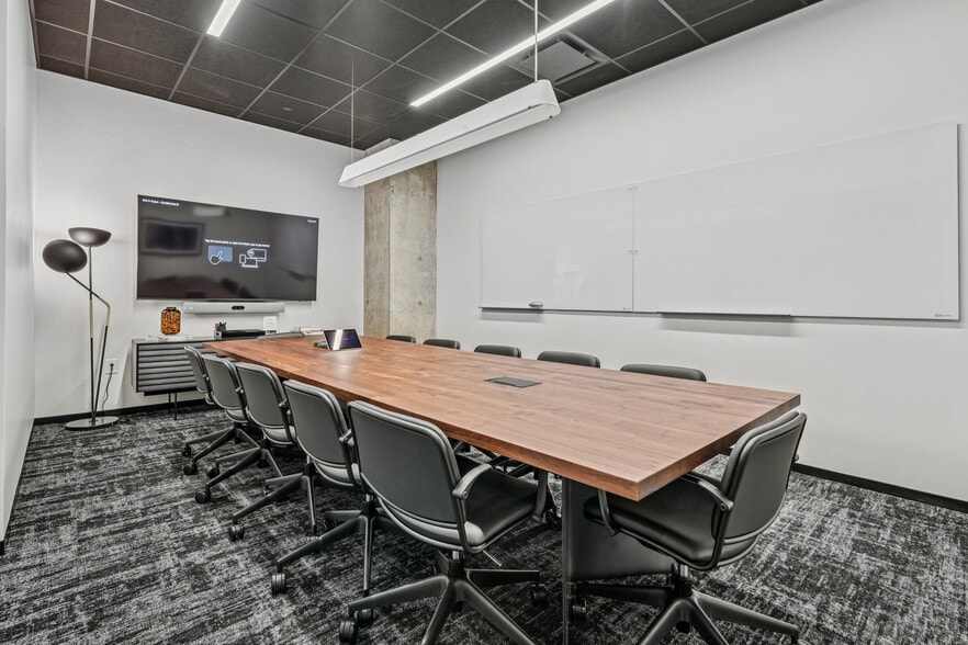 More Photos Of 600 S Tryon St, Charlotte Coworking Space