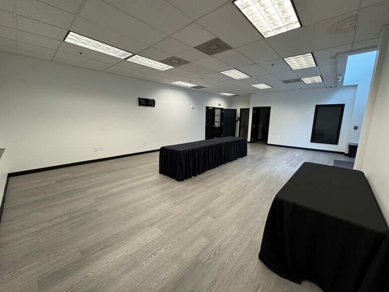 More Photos Of 10624 Metromont Pky, Charlotte Showroom For Sale