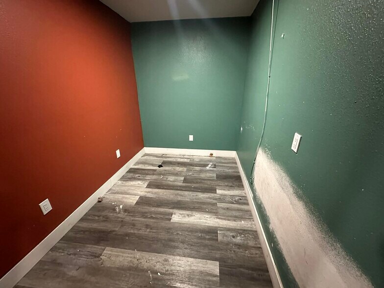 More Photos Of 2140-2148 E 20th St, Sarasota Warehouse For Lease