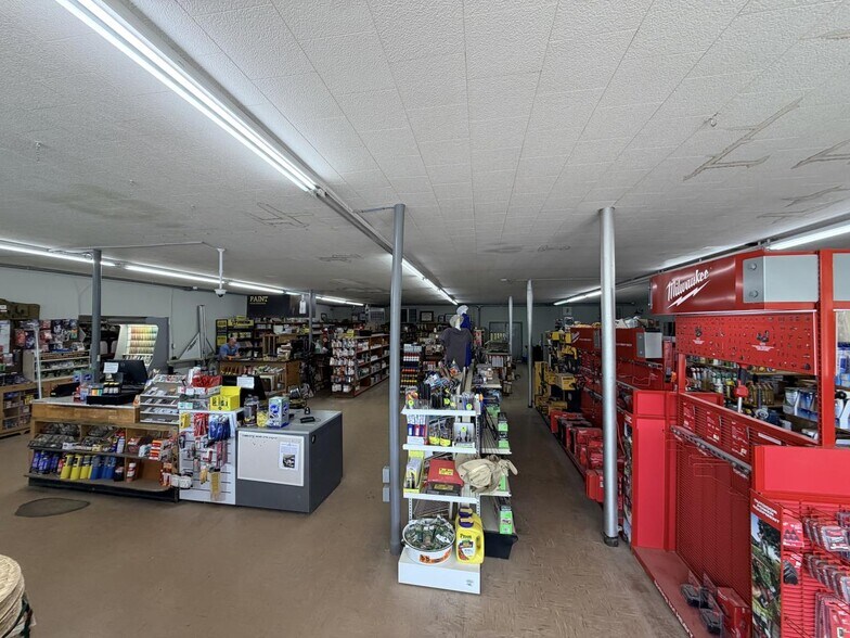 More Photos Of 114 Dogwood Ave, Middleton Auto Repair For Sale
