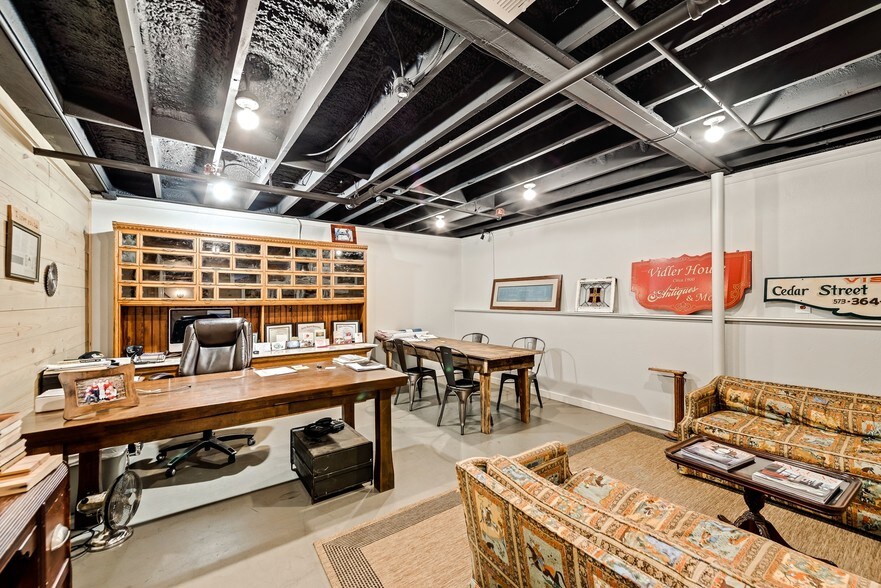 More Photos Of 101 E Lamar St, McKinney Unknown For Lease