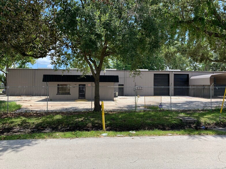 More Photos Of 425 Barry St, Orlando Warehouse For Sale
