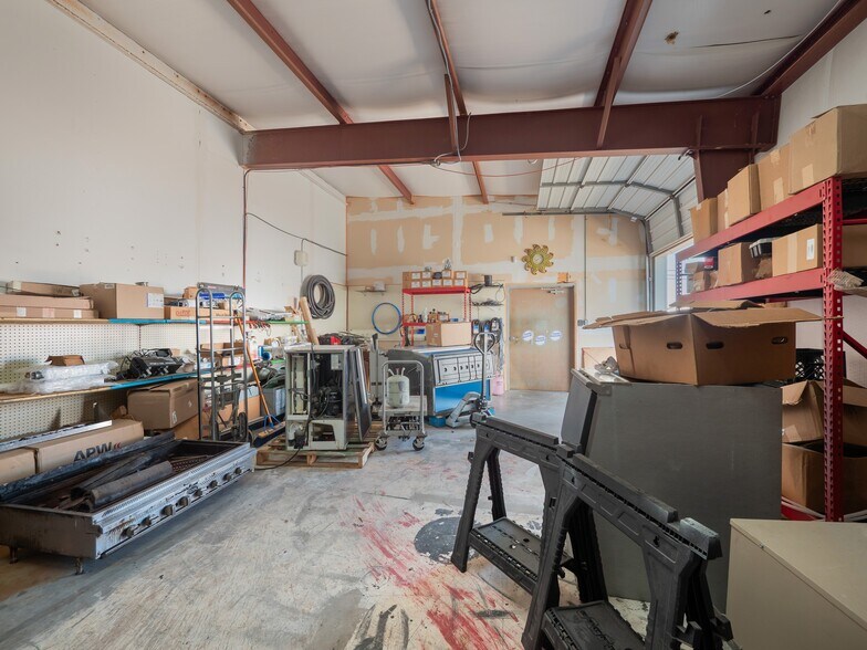 More Photos Of 318 W Byrd Blvd, Universal City Office For Sale