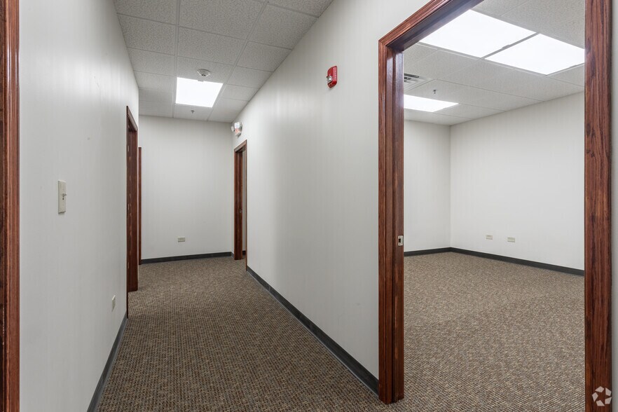 More Photos Of 16151 Weber Rd, Joliet Medical For Lease