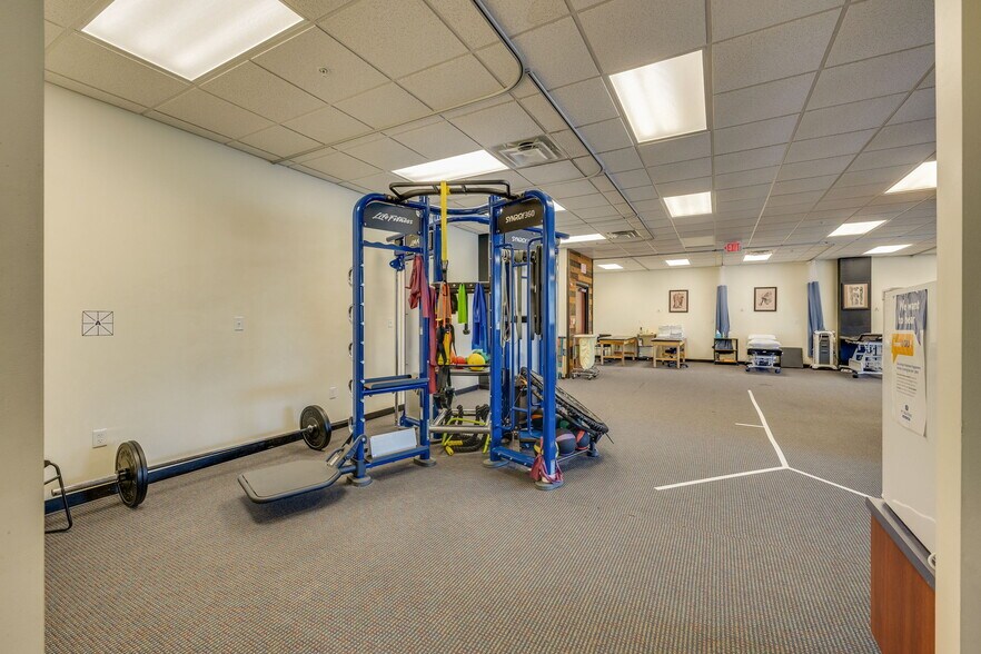 More Photos Of 400-444 Clinchfield St, Kingsport Medical For Sale