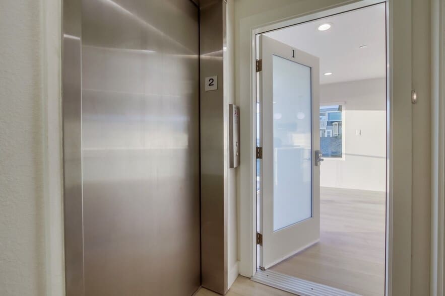 More Photos Of 3449 Ocean Front Walk, San Diego Apartments For Sale