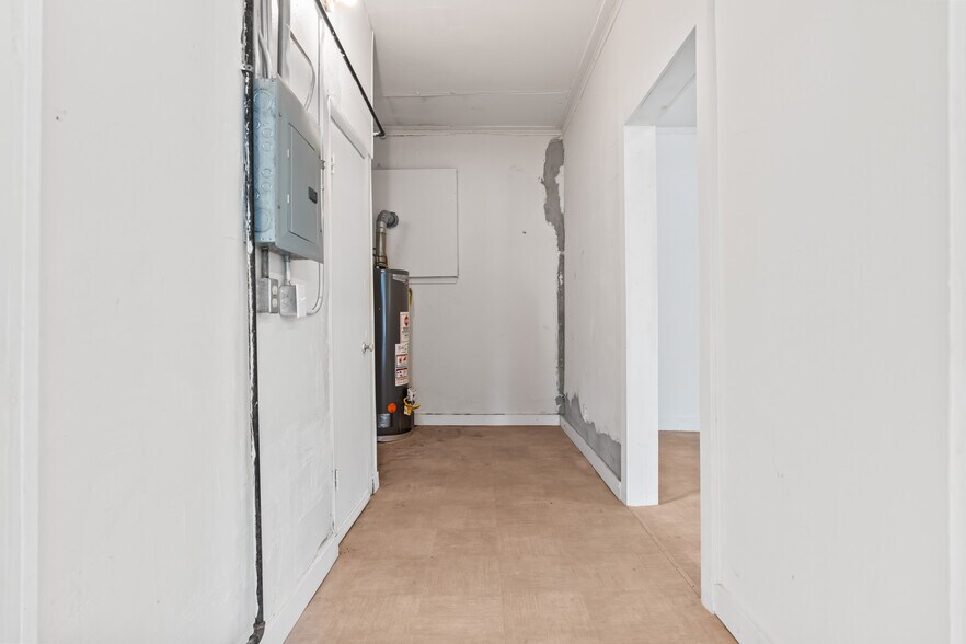 More Photos Of 231 E Elm St, Hillsboro Loft Creative Space For Lease