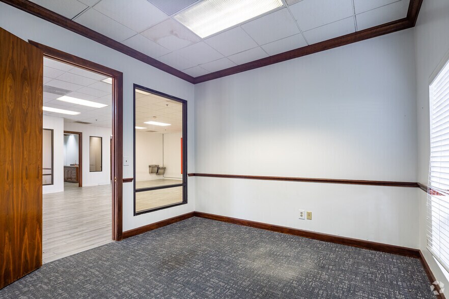 More Photos Of 13800 Park Blvd, Seminole Office For Lease