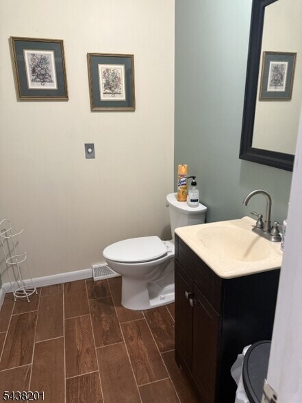 More Photos Of 231 Main St, Lebanon Flex For Lease