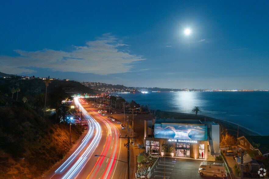 More Photos Of 18820 Pacific Coast Hwy, Malibu Storefront Retail Office For Lease