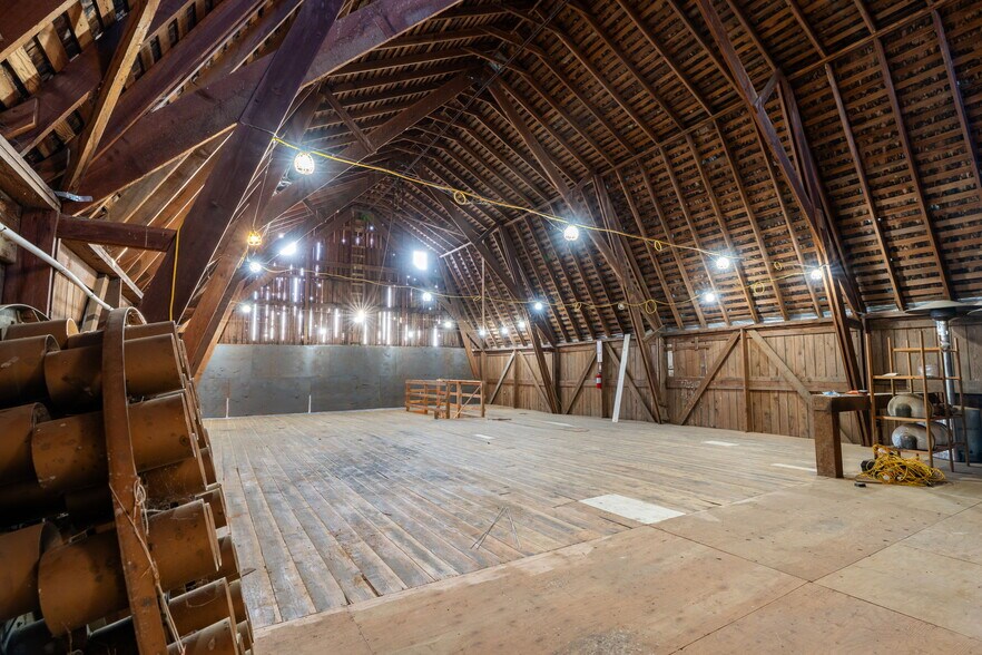 More Photos Of 1355 N Barlow St, Cornelius Winery Vineyard For Sale