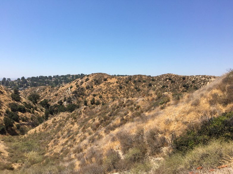 More Photos Of 18100 Sesnon Blvd, Granada Hills Land For Lease