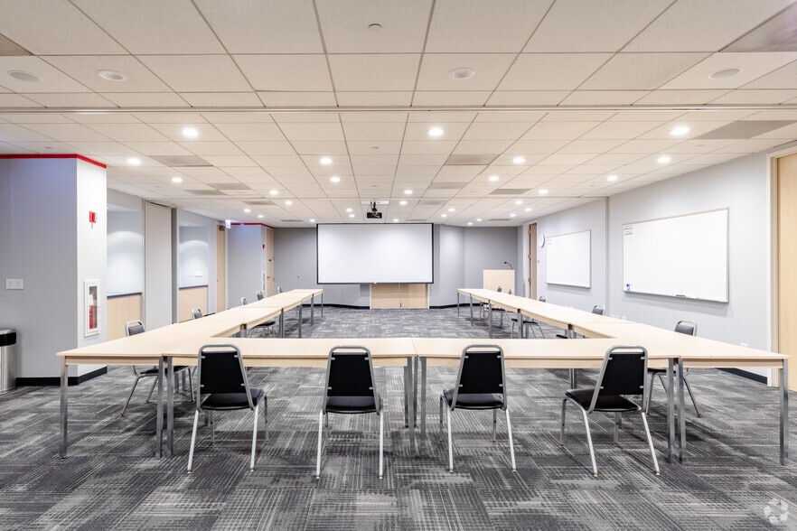 More Photos Of 1815 S Meyers Rd, Oakbrook Terrace Office For Lease