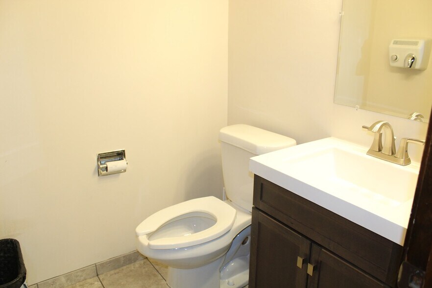 More Photos Of 6252 N Lincoln Ave, Chicago Office For Lease