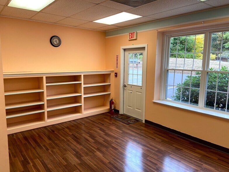 More Photos Of 395 W Avon Rd, Avon Office For Lease