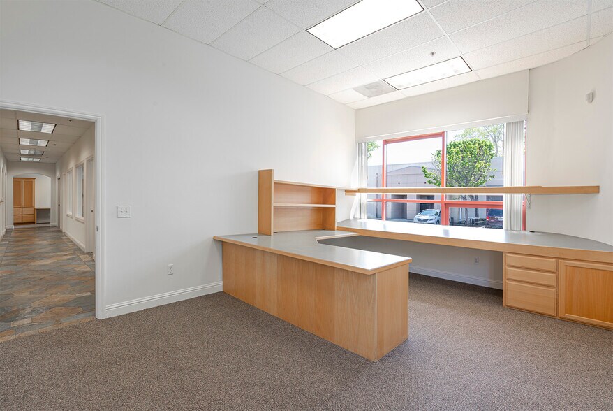 More Photos Of 7975 Cameron Dr, Windsor Warehouse For Sale