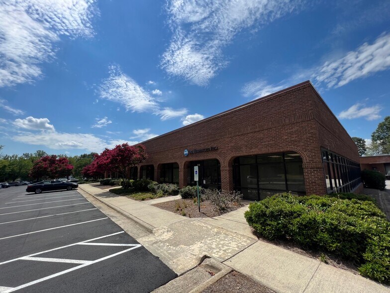 More Photos Of 18-22 Oak Branch Dr, Greensboro Light Distribution For Lease
