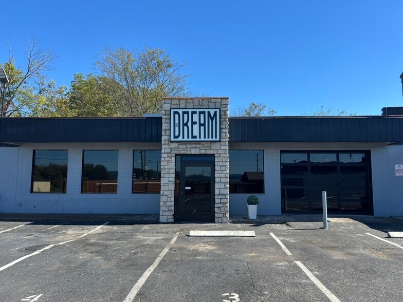 More Photos Of 2301 Crutchfield St, Chattanooga General Retail For Sale