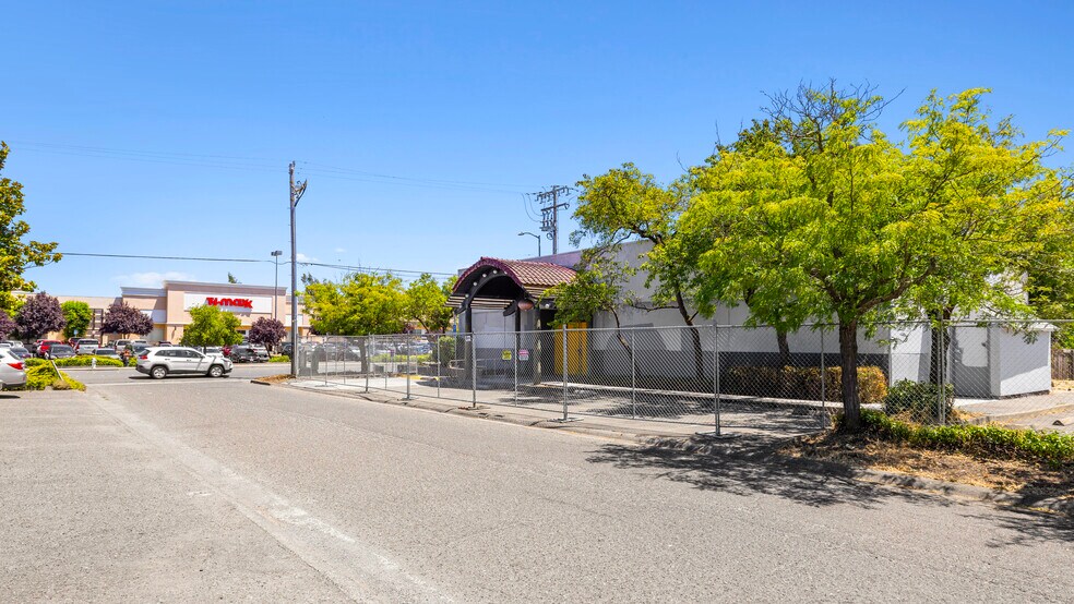 More Photos Of 2265 Cleveland Ave, Santa Rosa Freestanding For Lease