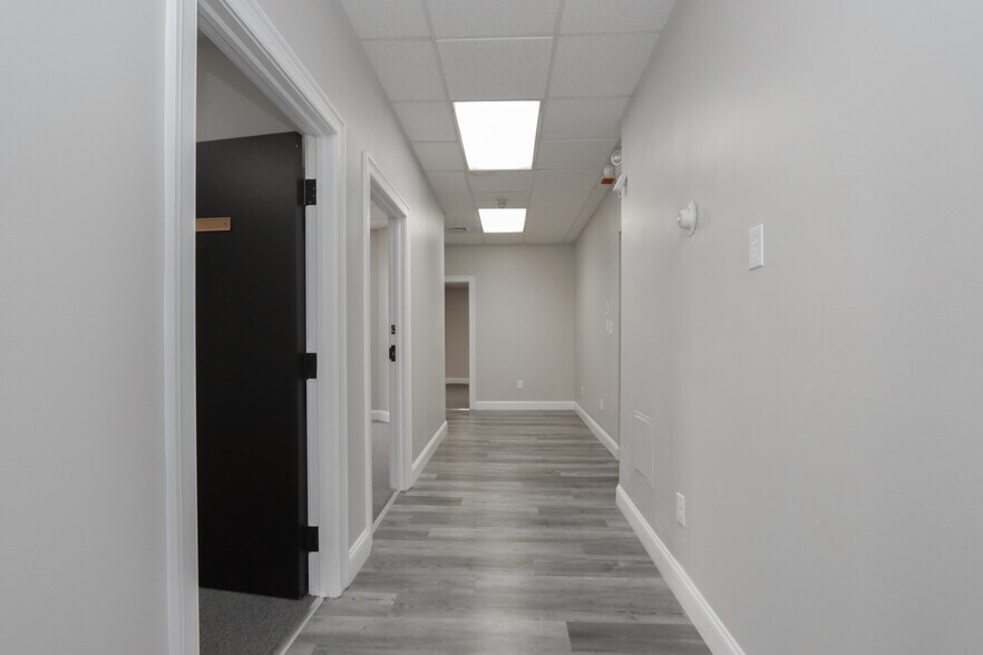 More Photos Of 939-941 E Columbus Ave, Springfield Office For Sale