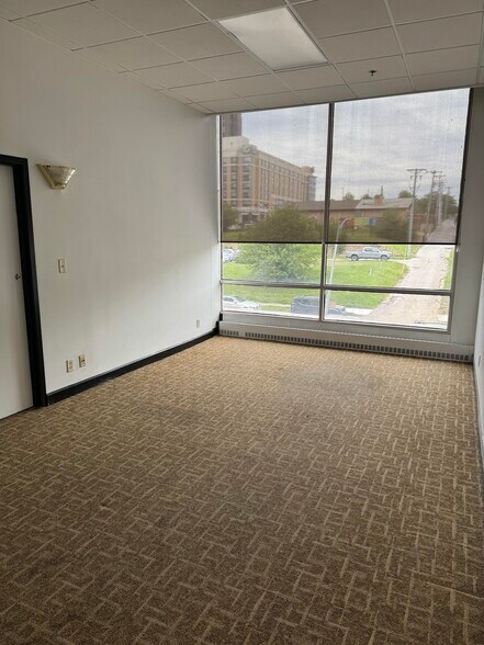 More Photos Of 105 N 31st Ave, Omaha Apartments For Lease