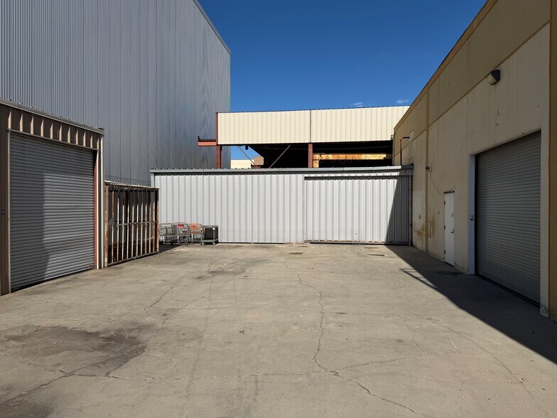 More Photos Of 2105 Edwards Ave, South El Monte Showroom For Lease