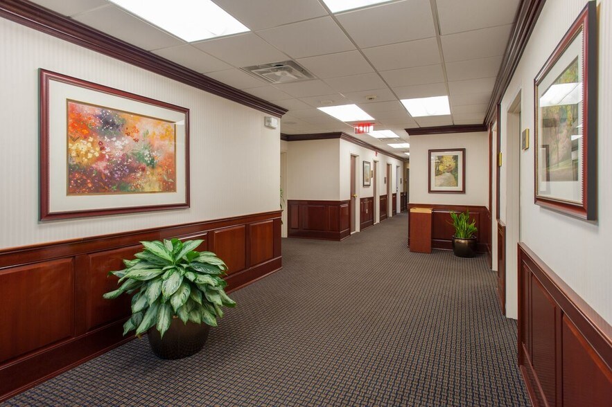 More Photos Of 285 Middle Country Rd, Smithtown Medical For Lease
