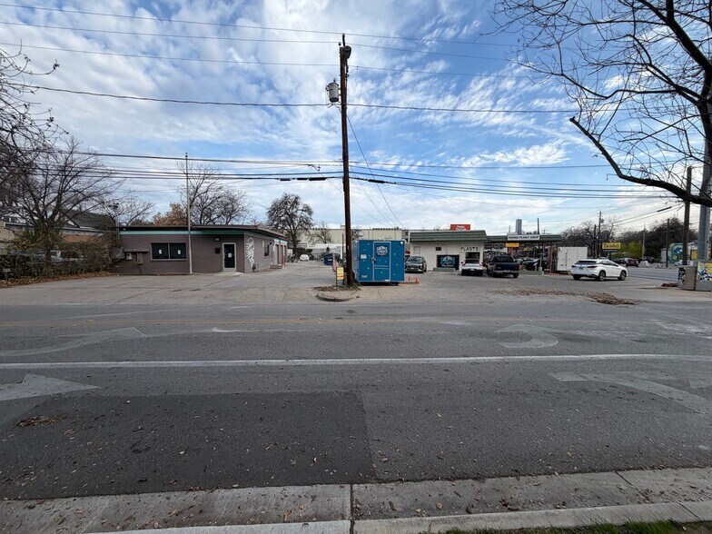 More Photos Of 1402 Hether St, Austin Office For Lease