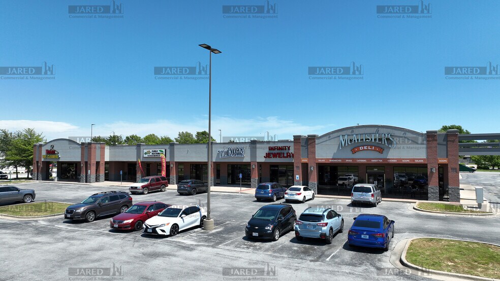 More Photos Of 701-703 N McCroskey St, Nixa Unknown For Lease