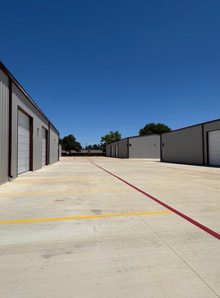 More Photos Of 00 Rendon Bloodworth rd, Fort Worth Manufacturing For Lease