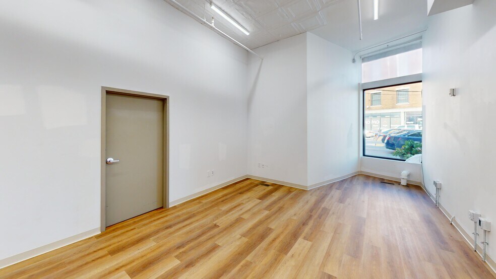 More Photos Of 903 E McMillan St, Cincinnati Storefront Retail Residential For Lease