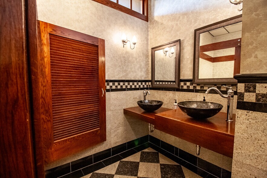 More Photos Of 423 S Cascade, Fergus Falls Freestanding For Sale